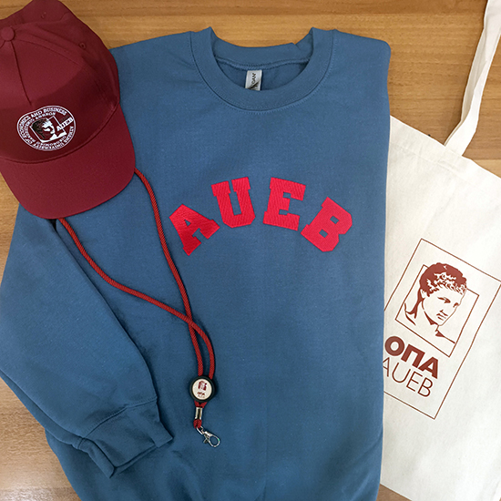 Φούτερ μπλε με κεντημένο λογότυπο